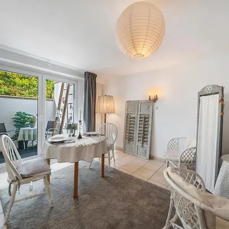 Apartman „bei Julia“ - Ruhe, Garten & Kaiserstuhl-genuss